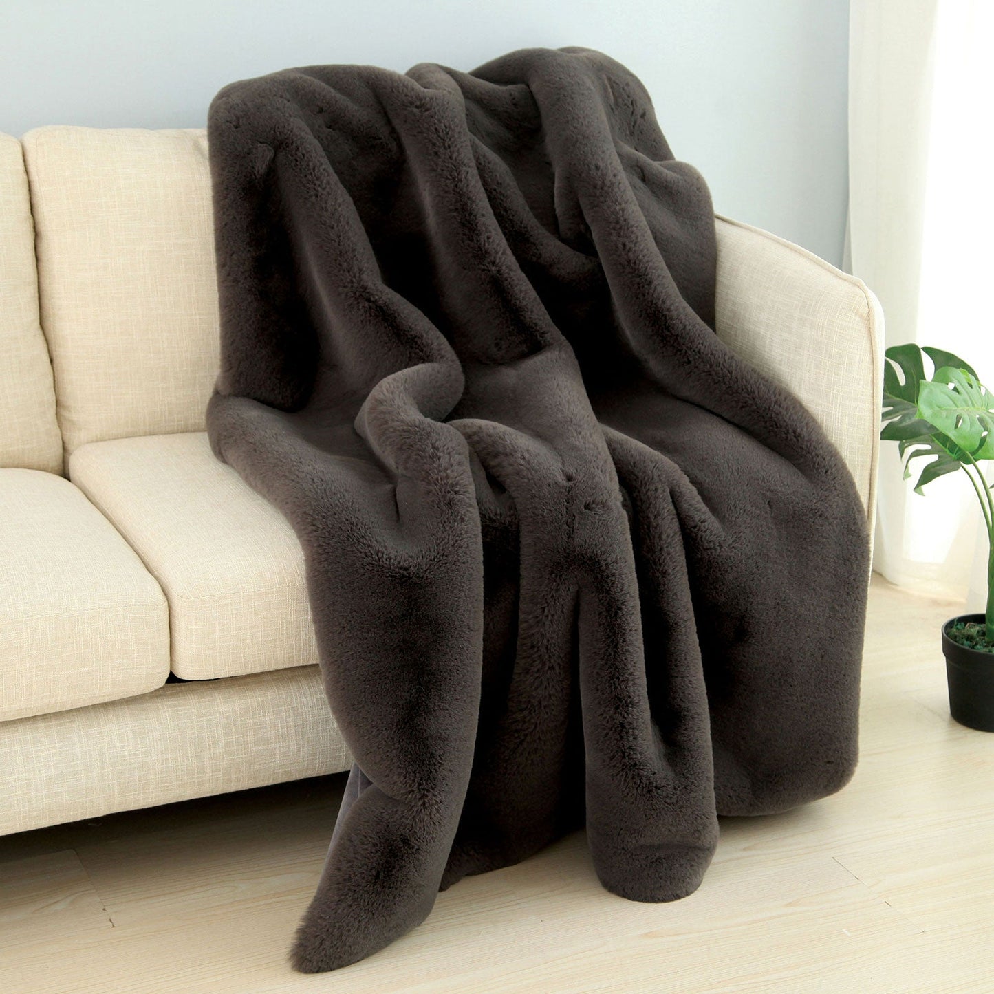 Caparica Charcoal Throw, Silver - ATL FURNITURE