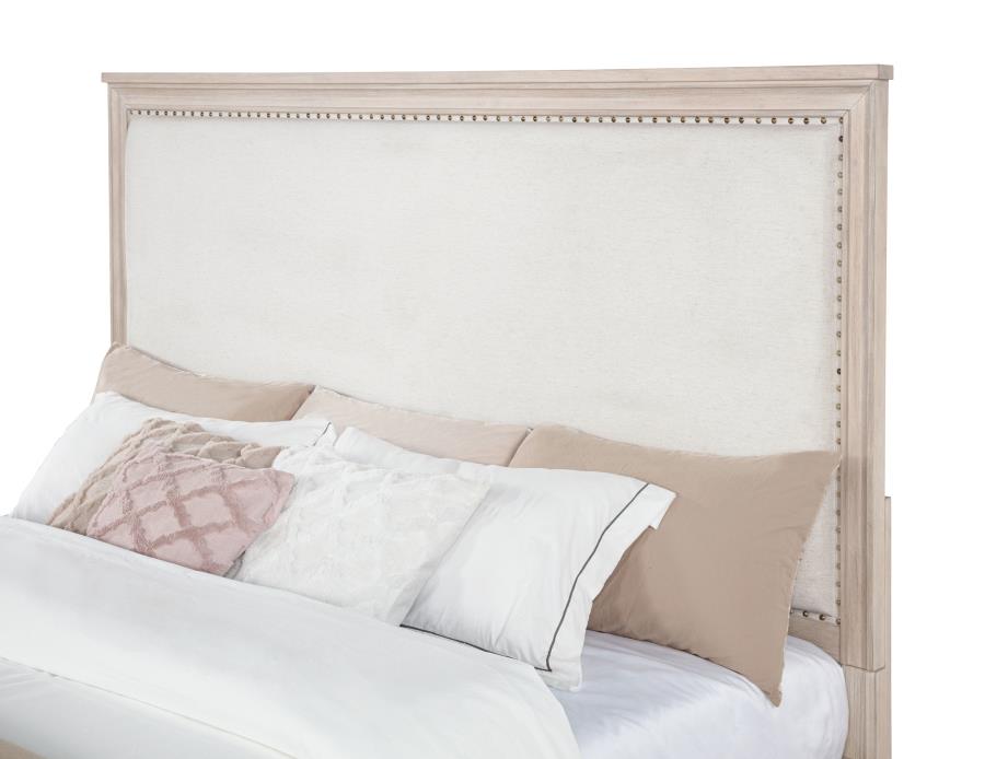 Pembroke 4-Piece Eastern King Bedroom Set Washed Oak