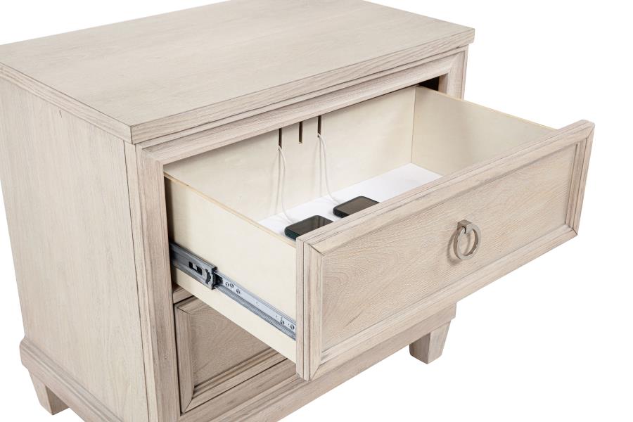 Pembroke 4-Piece Eastern King Bedroom Set Washed Oak
