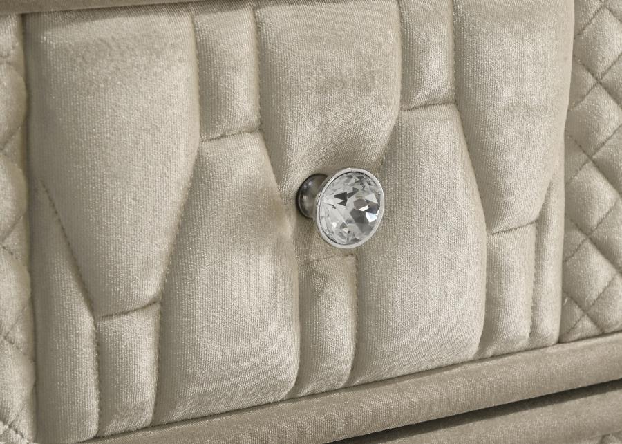 Lorient 4-Piece Eastern King Bedroom Set Ivory And Camel