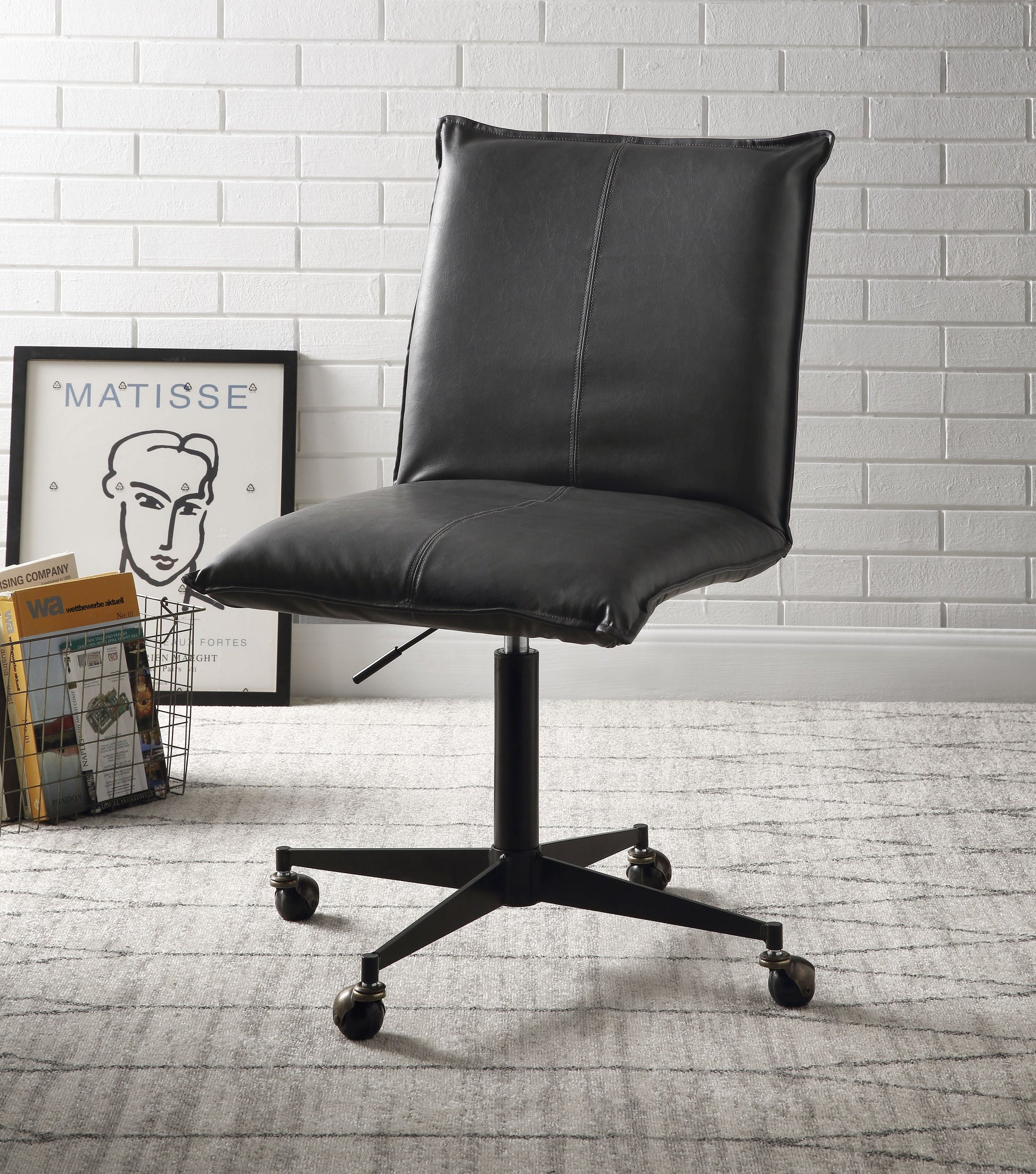 Airmont Onyx PU & Black Office Chair w/Lift - ATL FURNITURE