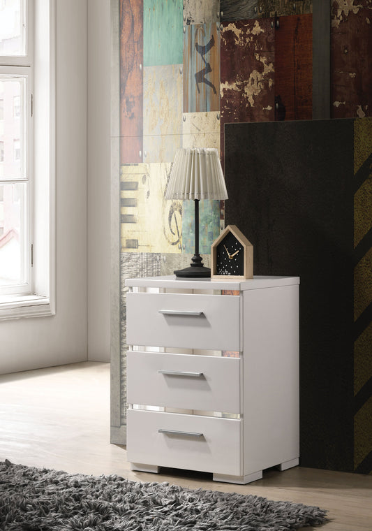 Magnar White (High Gloss) Accent Table - ATL FURNITURE