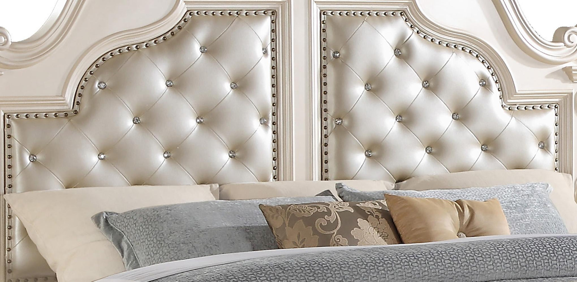 Victoria Traditional Style Queen Bed in Off-White finish Wood - ATL FURNITURE