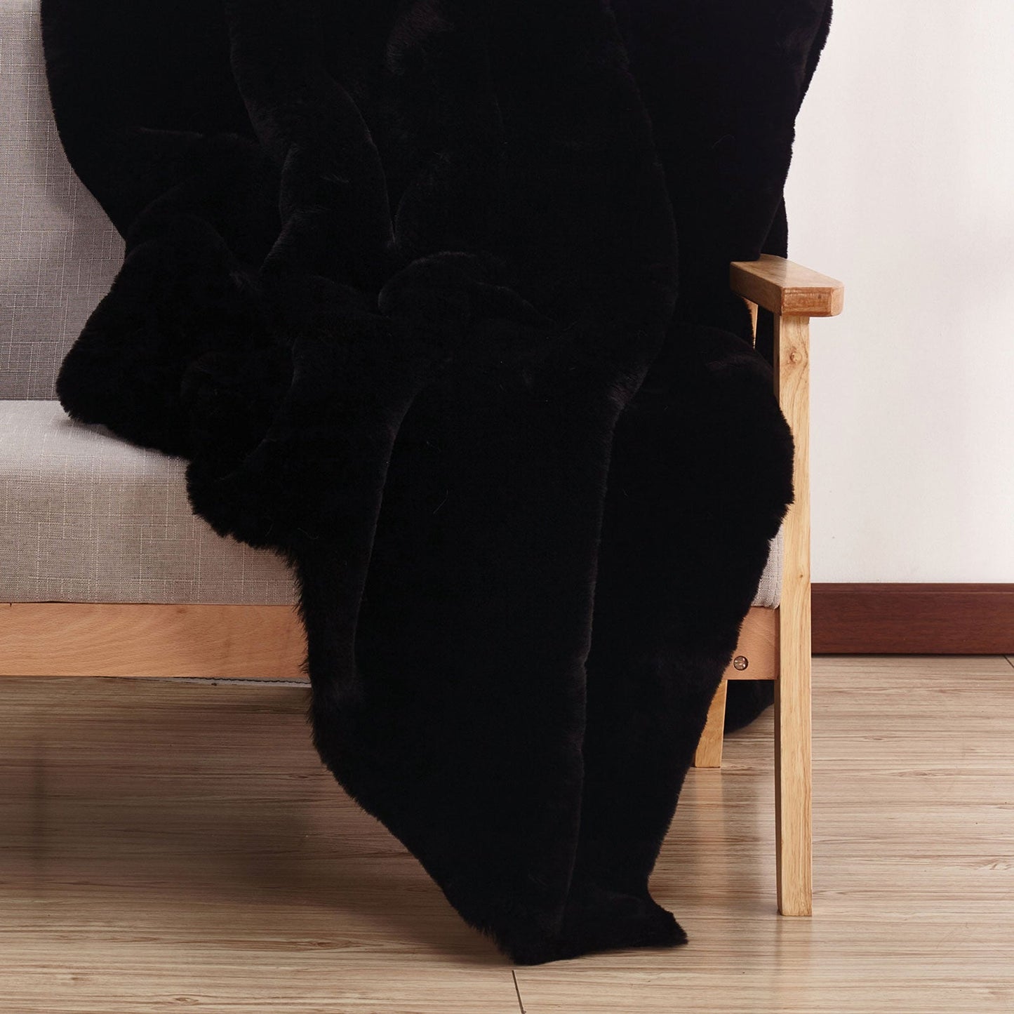Caparica Black Throw, Black - ATL FURNITURE