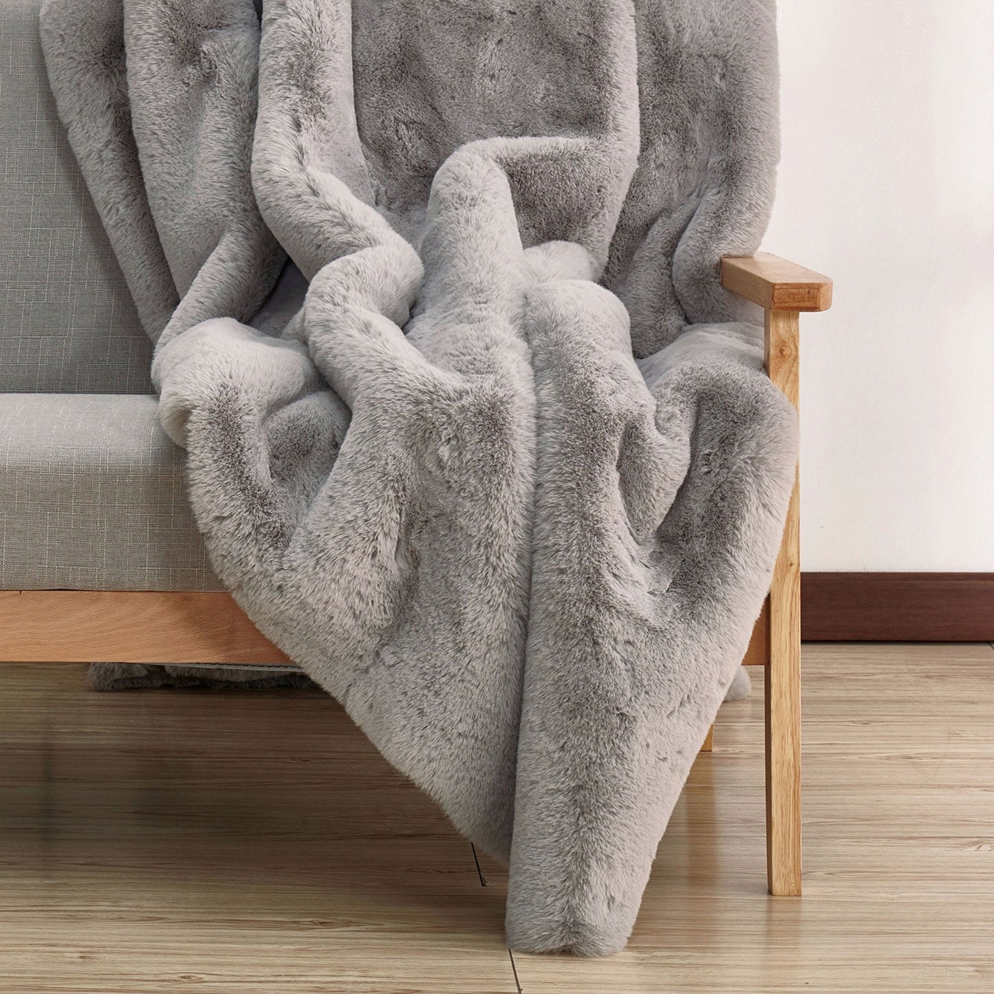 Caparica Silver Throw, Silver - ATL FURNITURE