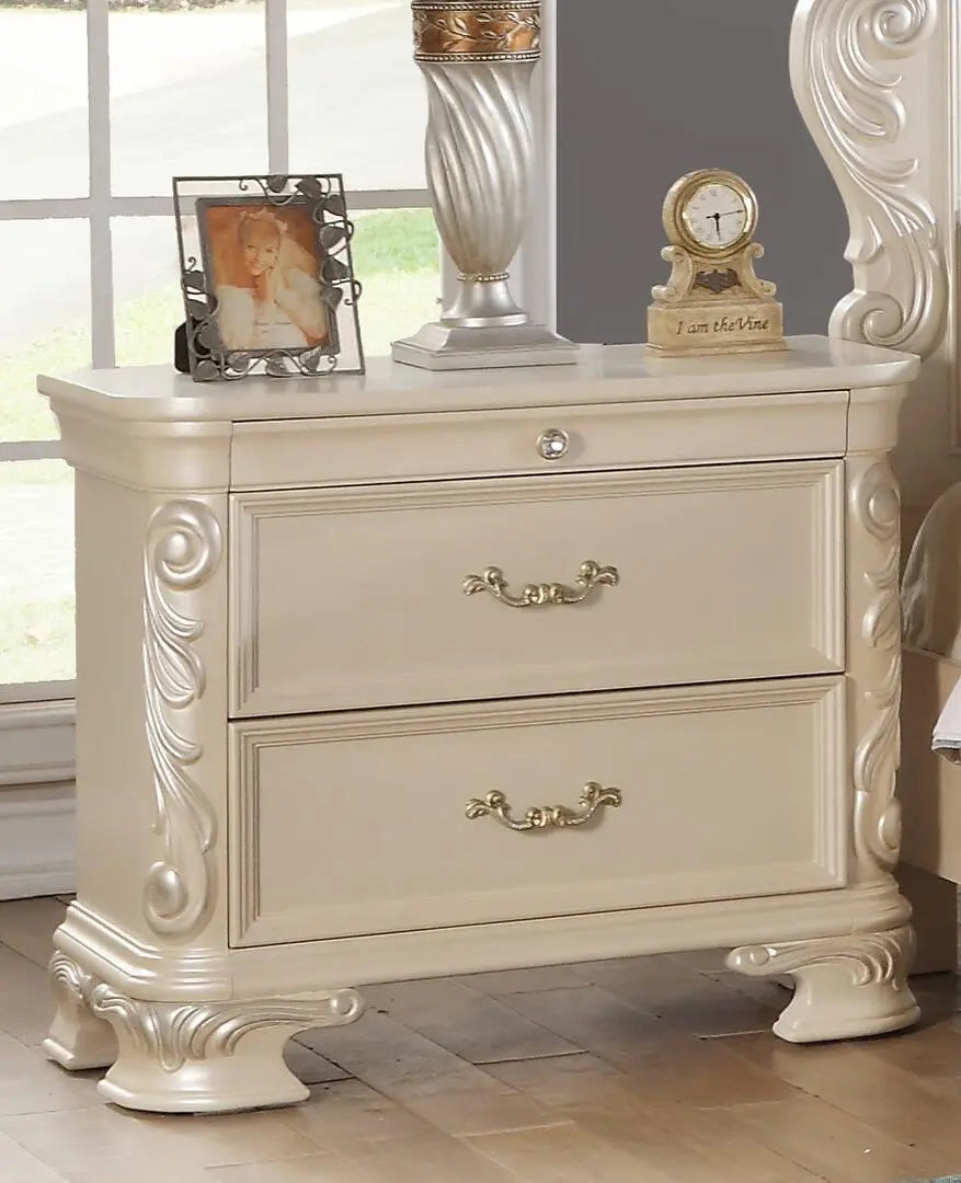 Victoria 6Pc Traditional Bedroom Set in Off-White Finish by Cosmos Furniture - ATL FURNITURE